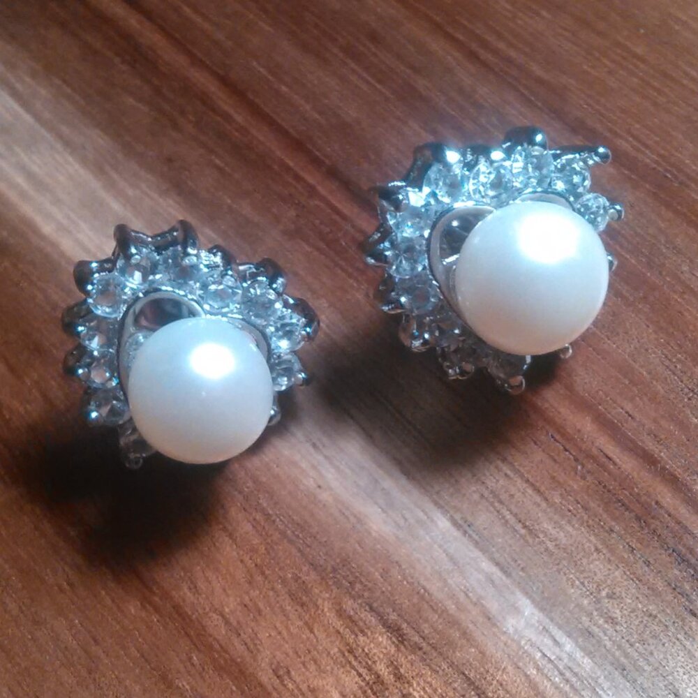 White Shell Pearl and White Austrian Crystal Heart Stud Earrings